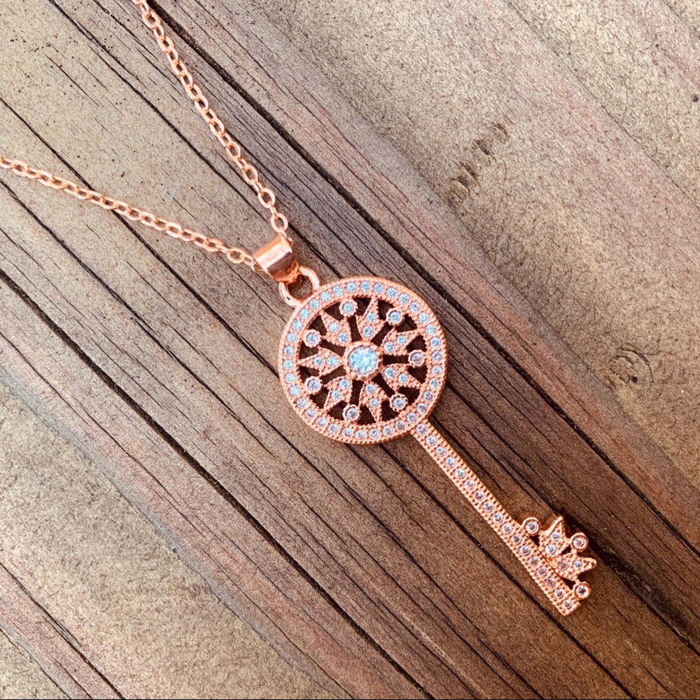 TREASURE ♡ Cubic Zirconia Key GIFT - Picture 7 of 16